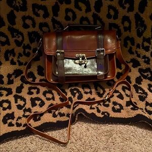 Classic brown leather women’s crossbody purse